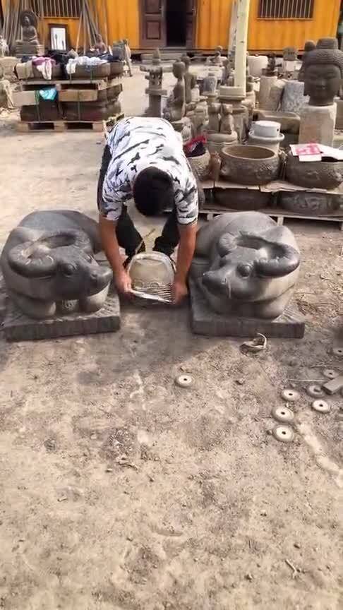 汉白玉石雕牛,堪称绝世孤品,一对定价30万